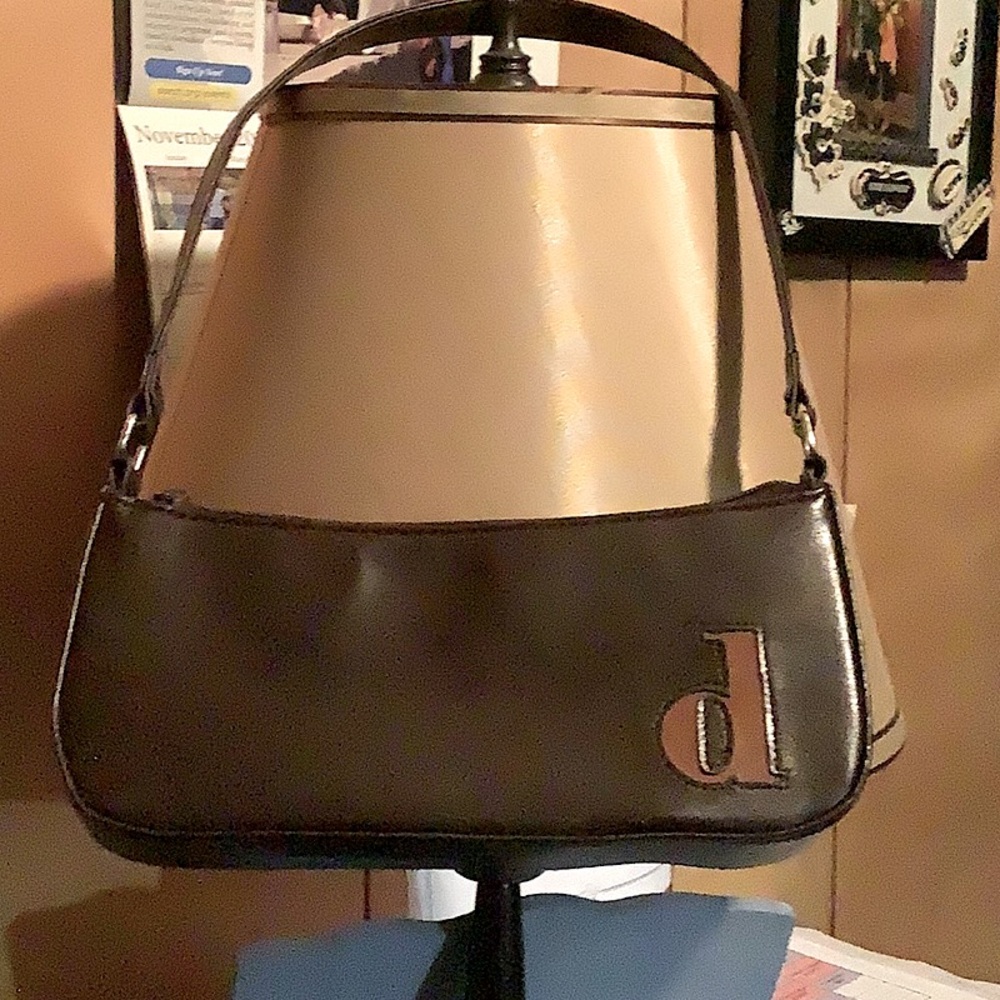 Brown handbag with letter d on it